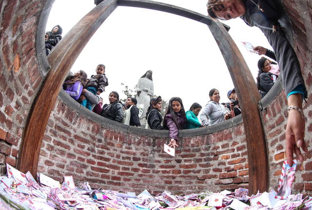  El famoso Pozo de los Deseos se ubica en el Santuario de Santa Rosa en Lima. Foto: Andina    