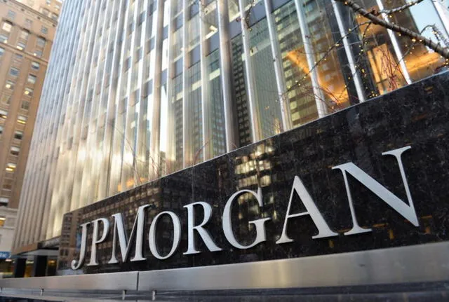 JPMorgan Chase, uno de los bancos más grandes e influyentes del mundo, ha sido protagonista de varios eventos financieros y económicos a nivel global. Foto: AFP   