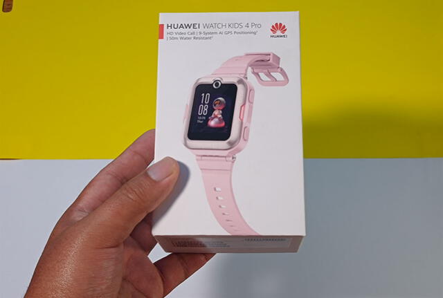 La parte frontal de la caja del Huawei Watch Kids 4 Pro
