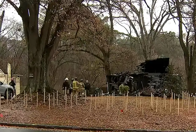 La oficina del abogado quedó totalmente calcinada. Foto: captura WSBTV La oficina del abogado quedó totalmente calcinada. Foto: captura WSBTV