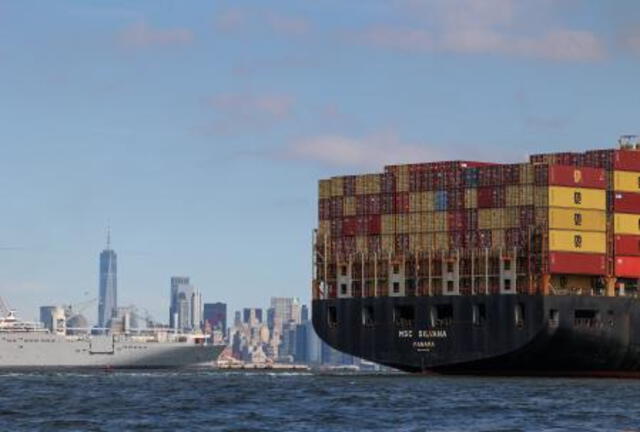 La huelga portuaria de Nueva York genera pérdidas en la costa este de Estados Unidos. Foto: AFP.   