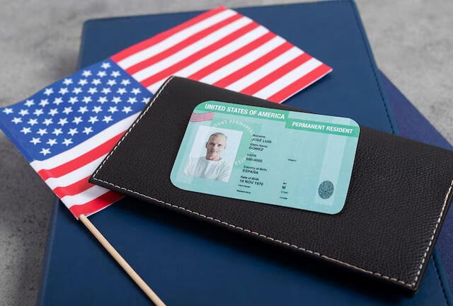  The Green Card offers numerous benefits, including the ability to sponsor family members for immigration and the right to vote in certain local elections. Photo: Freepik   