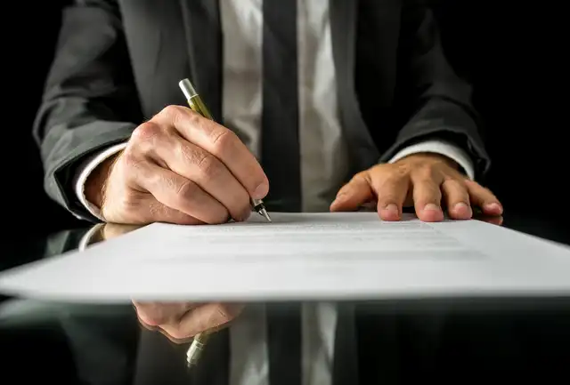 Los herederos forzosos están contemplados por ley en el testamento.