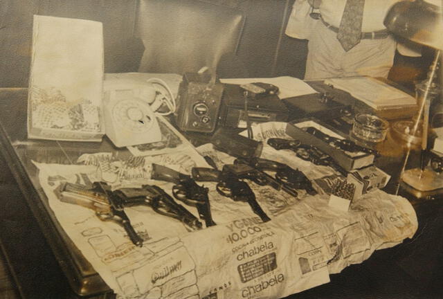 Tras los crímenes de Carlos Robledo Puch, la policía le encontró un arsenal de pistolas. Foto: Clarín