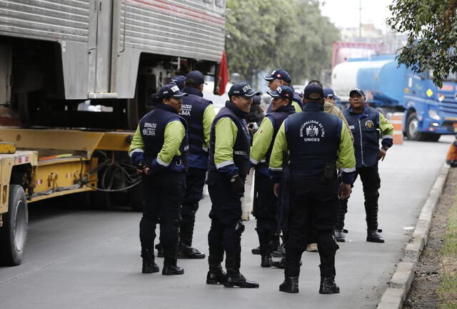 Personal de serenazgo custodió el ingreso al evento. Foto: Marco Cotrina/La república   