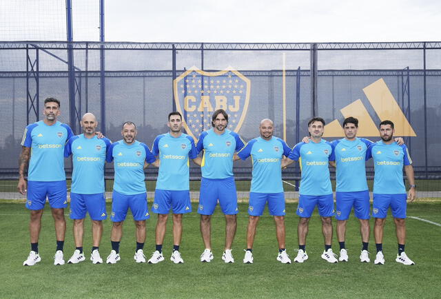 Diego Martínez junto a su comando técnico. Foto: Boca juniors   