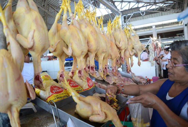  Según la Asociación Americana de Avicultura señala que el pollo de color blanco generalmente es más suave. Foto: Andina.<br><br>    