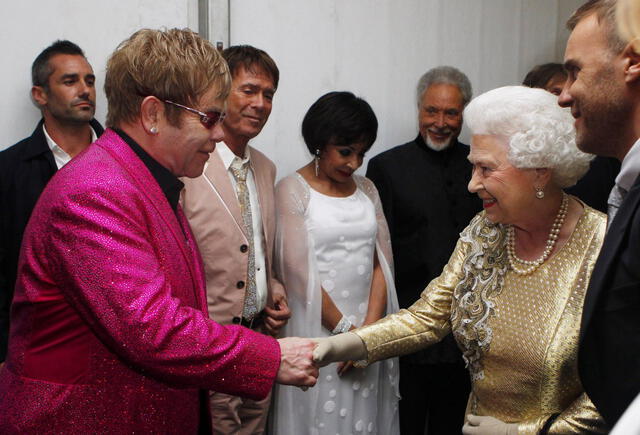 Elton John e Isabel II