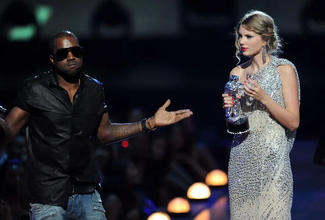 Taylor Swift y Kanye West en los VMAs 2009.