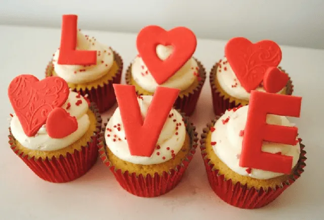 Los cupcakes son una alternativa muy romántica para San Valentín.