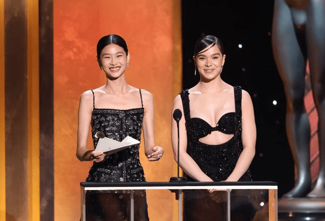 Jung Ho Yeon Hailee Steinfeld SAG Awards 2022