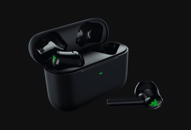 Los audífonos con su estuche de carga. Foto: Razer