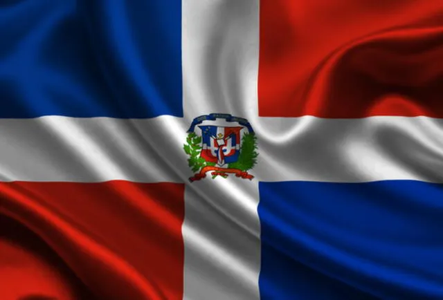 La bandera de la República Dominicana tiene 3 colores. Foto: Mi Vida en Punta Cana   