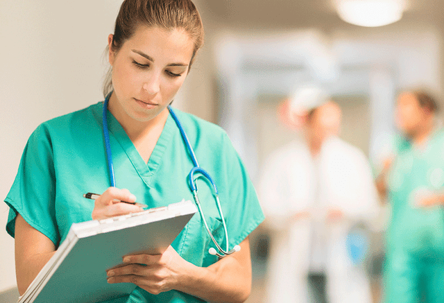 Promover y mantener la salud del paciente es una labor de los enfermeros