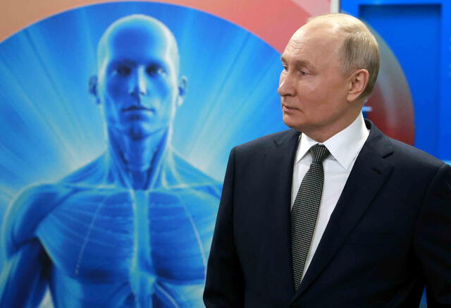 Vladímir Putin anunció que espera que Rusia pueda iniciar pronto a inocular su vacuna contra el cáncer. Foto: AFP   
