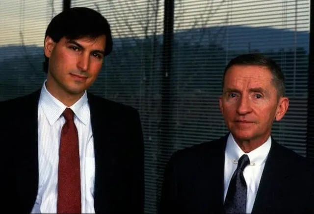 Steve Jobs y Ross Perot fundaron NeXT, la empresa de computadoras que prometía revolucionar el mundo de la informática. Foto: FB: Nostálgica 
