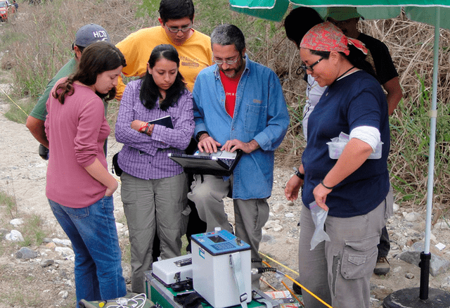 Estudiantes de la UNSA de Arequipa de la carrera de Ingeniería Geofísica. Foto: UNSA   