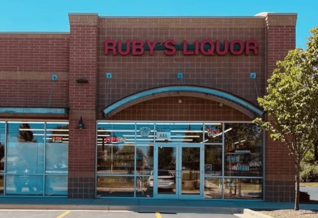 El local Ruby's liquor, donde fue adquirido el boleto ganador. Foto: Illinois lottery    