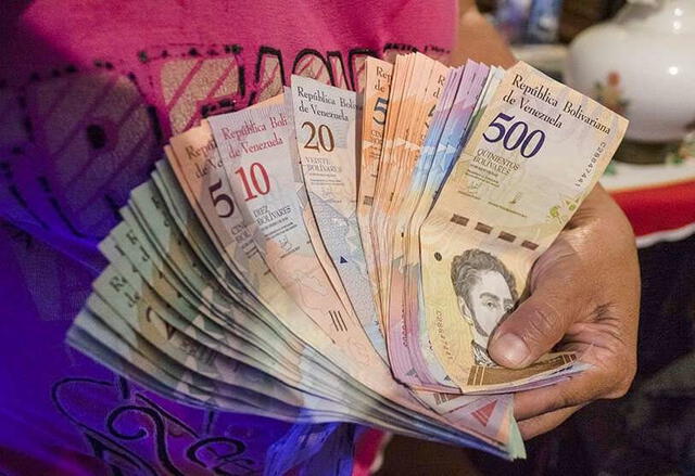 Los pensionados reciben su pago mensual además del Bono de Guerra. Foto: Atalayar   