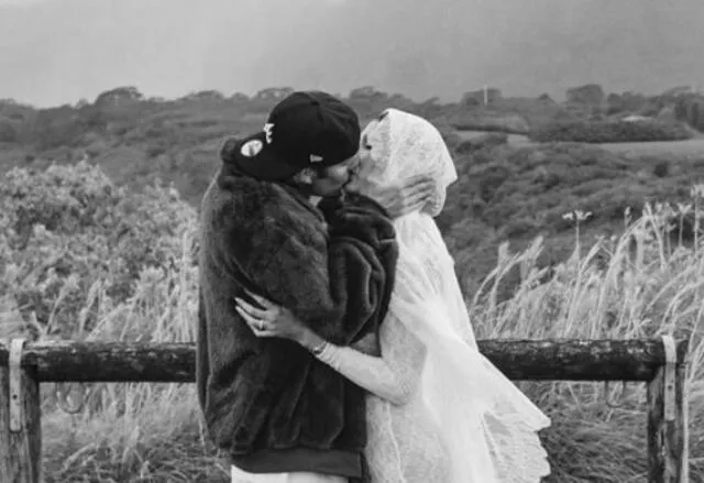 Justin y Hailey Bieber protagonizaron una romántica sesión de fotos. Foto: Instagram / Justin Bieber   