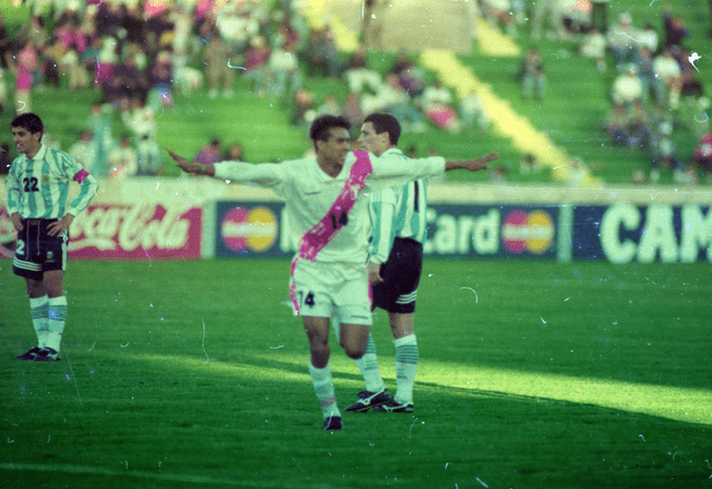  Martín Hidalgo marcó en el último triunfo de Perú ante Argentina en Copa América. Foto: archivo GLR    