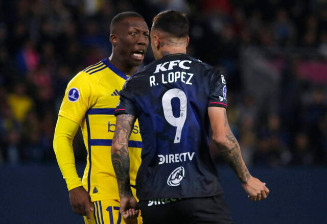 Luis Advíncula fue uno de los mejores jugadores de Boca Juniors en la serie ante Independiente del Valle. Foto: AFP   