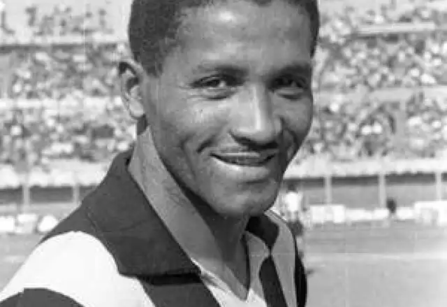 Juan Joya fue el primer peruano en alzarse con la Copa Libertadores en los años 1961 y 1966 con Peñarol. Foto: El País Uruguay.   