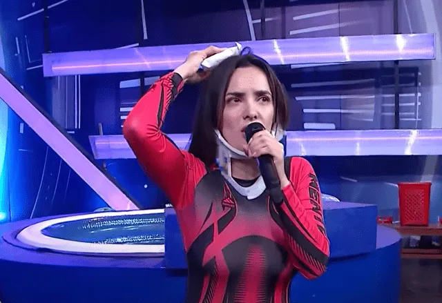 Rosángela Espinoza con collarín en 'Esto es guerra'. Foto: captura YouTube/EEG Rosángela Espinoza con collarín en 'Esto es guerra'. Foto: captura YouTube/EEG