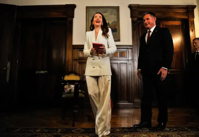 “Yo, Natalia Marisa Oreiro Iglesias, acepto voluntariamente y conscientemente tomar la nacionalidad de la Federación de Rusia. Juro respetar la Constitución", expreso Natalia Oreiro. Foto: Maxi Failla.