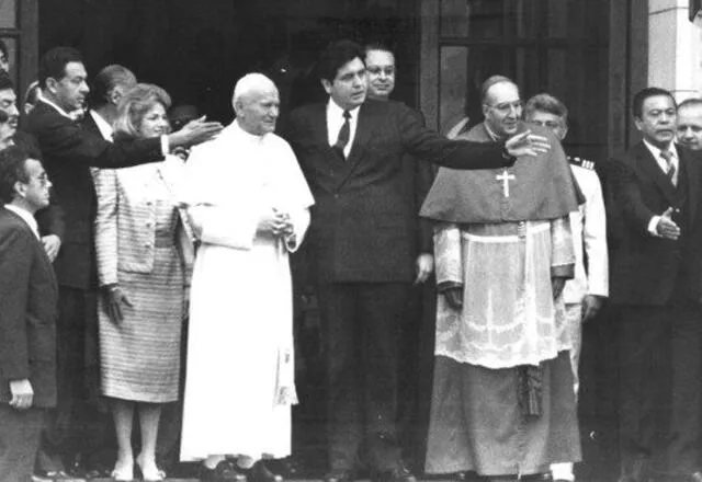 El Papa Juan Pablo II con el expresidente Alan García en su segunda visita al Perú 1988