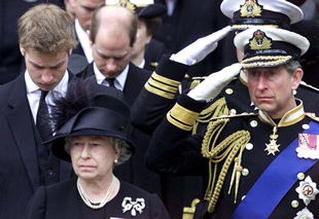 El poema de Harkins fue recitado por la Isabel II en el funeral de la Reina Madre. (Foto: AP)