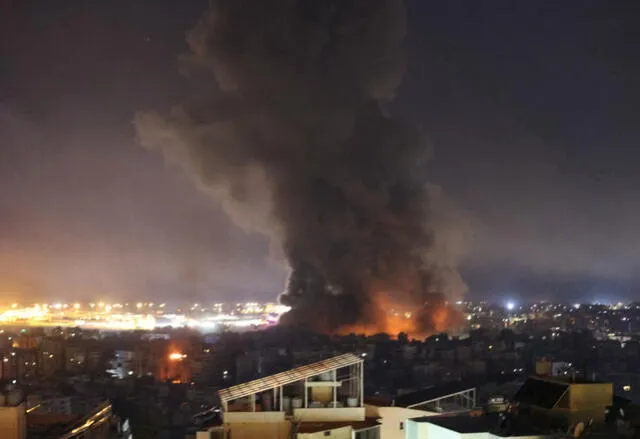 Uno de los bombardeos israelíes impactó en un edificio del área de Al Bashura. Foto: AFP.    