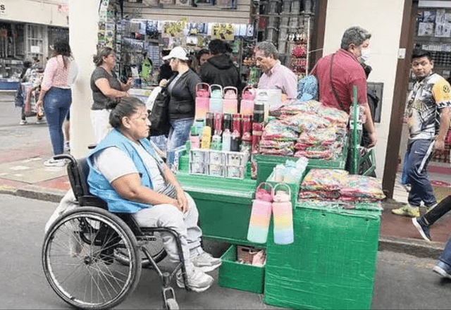 Fuera. Vendedores con discapacidad han sido marginados. Foto: Difusión   