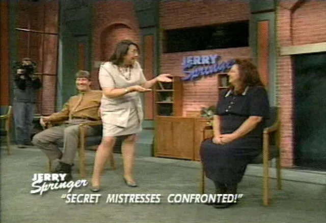 Eleanor enfrenta a Nancy Campbell-Panitz durante la grabación del Jerry Springer Show en mayo de 2000. | Sarasota Herald-Tribune .<br> Eleanor enfrenta a Nancy Campbell-Panitz durante la grabación del Jerry Springer Show en mayo de 2000. | Sarasota Herald-Tribune .<br>