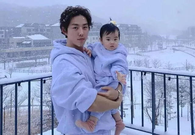 Baek Sung Hyun presentó a su hija en un programa de televisión. Foto: Instagram
