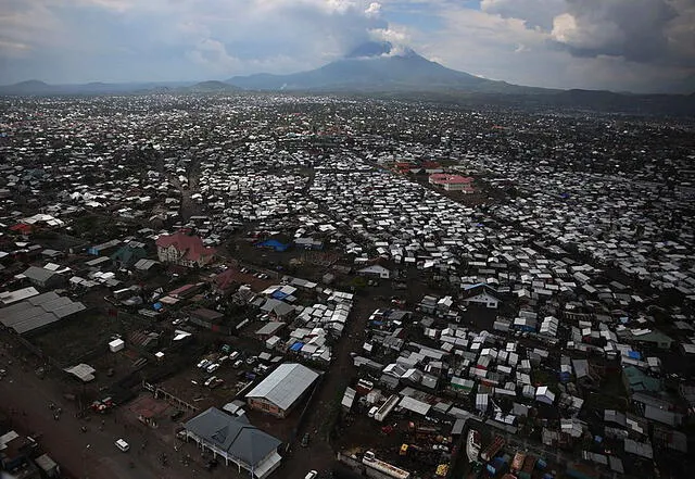 En mayo de 2021, la ciudad de Goma se vio entre las amenazas de la erupción del volcán Nyiragongo y un potencial estallido del lago Kuvi, ubicado al lado opuesto. Foto: MONUSCO / Abel Kavanagh