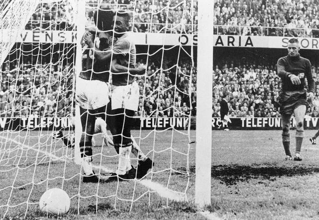 Pelé en la final Brasil vs. Suecia en el Mundial de 1958. Foto: AFP
