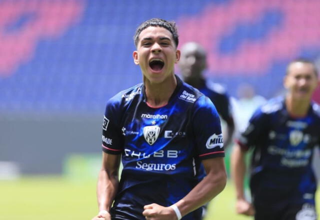 Kendry Páez juega en Independiente del Valle, donde hace pocos días tuve su debut en absoluto en la Copa Libertadores a la edad de 15 años.