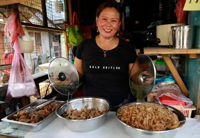 De acuerdo al informe realizado por EFE, Evelyn Blasorca, una residente de Happyland en Filipinas, vende pagpag durante años. Foto: EFE.   