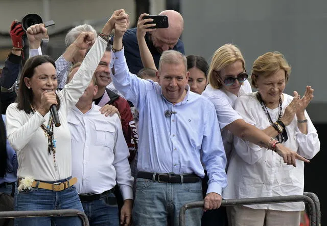 María Corina Machado y Edmundo González durante una manifestación frente a la oficina de las Naciones Unidas en Venezuela. Foto: AFP   