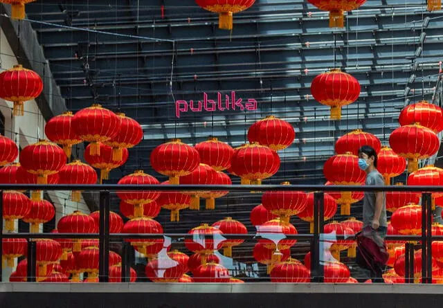 El color rojo predomina durante las celebraciones del Año Nuevo Chino. Foto: EFE/ Ahmad Yusni