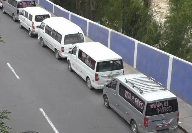 Miles de conductores piden la autorización para trabajar. Foto: Mirelia Quispe   
