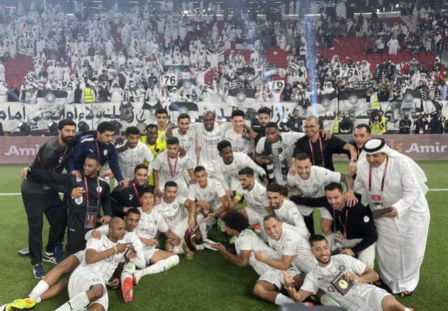 Al Sadd de Xavi celebra su título en la Copa Emir. Foto: Al Sadd/Twitter