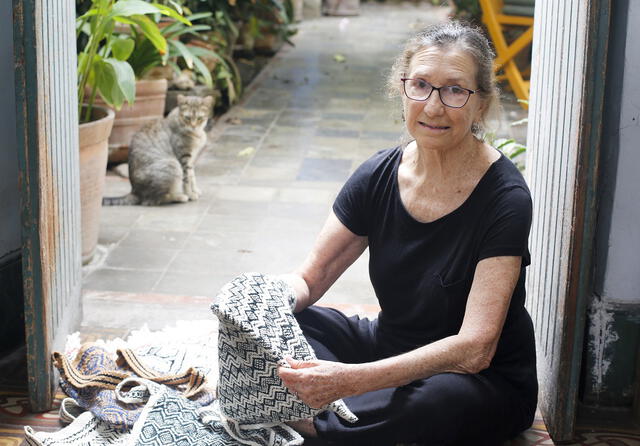Huni Kuin. Antropóloga María Elena del Solar investiga las técnicas textiles de los cashinahuá.