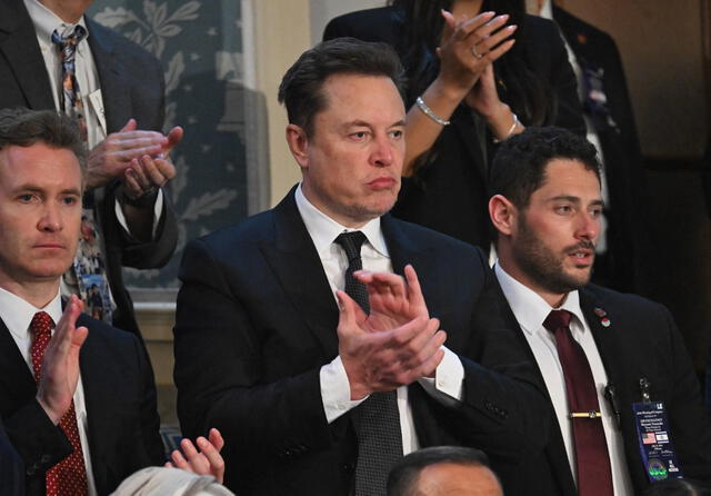 Musk, propietario de la plataforma, cumplió con las exigencias judiciales para evitar sanciones financieras. Foto: AFP.   