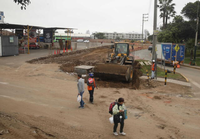 Vía Expresa Sur de López Aliaga se inauguró inconclusa este 9 de setiembre. Foto: Carlos Félix / La República Vía Expresa Sur de López Aliaga se inauguró inconclusa este 9 de setiembre. Foto: Carlos Félix / La República