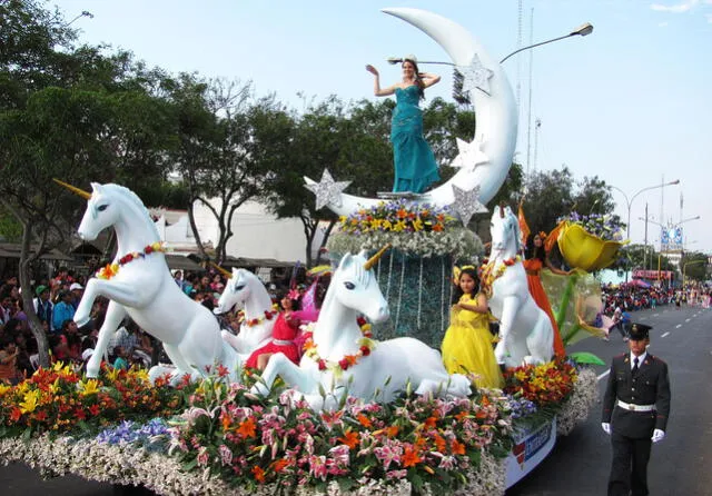 Corso del Festival Internacional de la Primavera en Trujillo