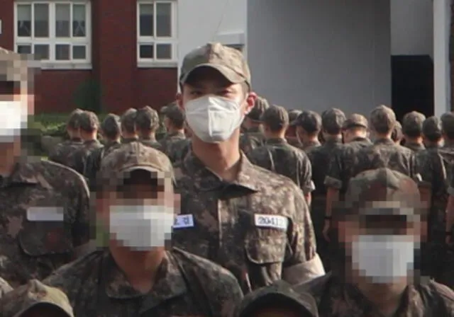 Park Bo Gum junto al pelotón que integra desde que inició su servicio militar. Créditos: Comando de Educación Naval de Corea del Sur