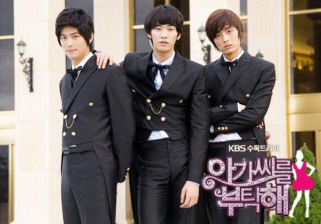 Kim Young Kwang obtuvo un pequeño papel en el dorama "My Fair Lady” del 2009. En la imagen es la figura del centro.