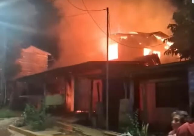  Incendio habría sido provocado por coto circuito. Foto: Foto aptura TV Perú   